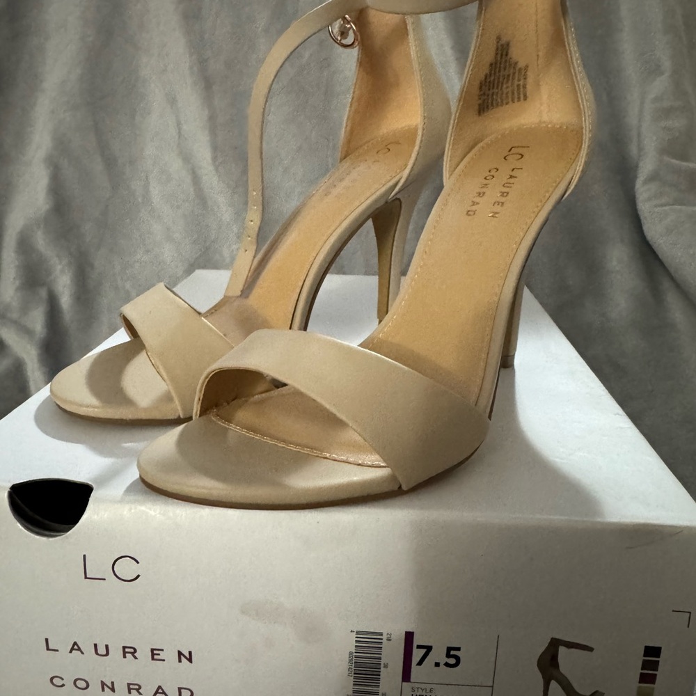LC Lauren Conrad Women's Cream Heels Size 7.5 NIB. Never Worn